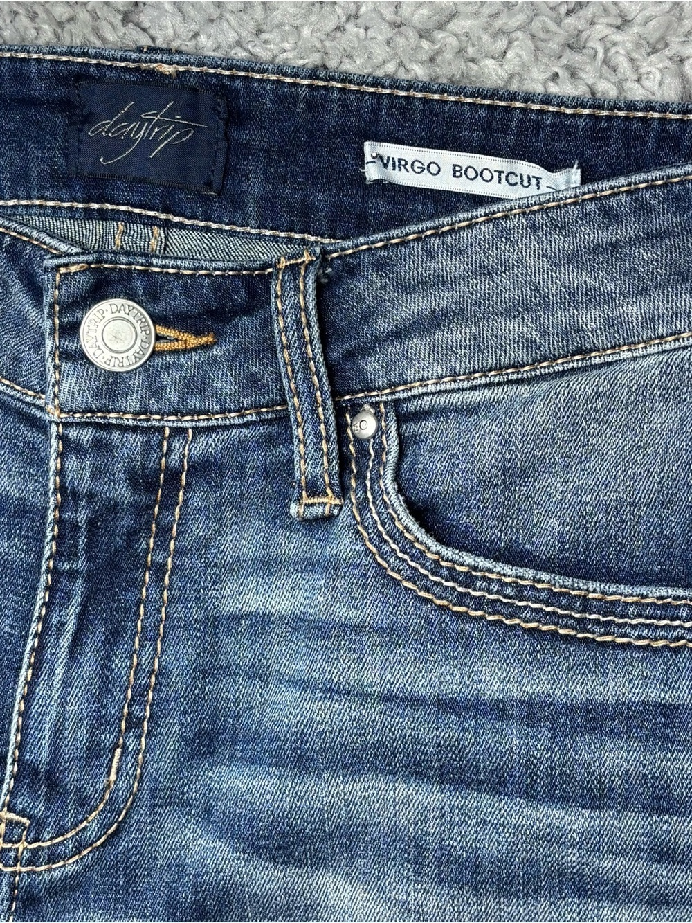 DAYTRIP Jeans Womens 26 Virgo Bootcut Low Rise Flap Pockets Thick Stitch Street - Picture 2 of 5